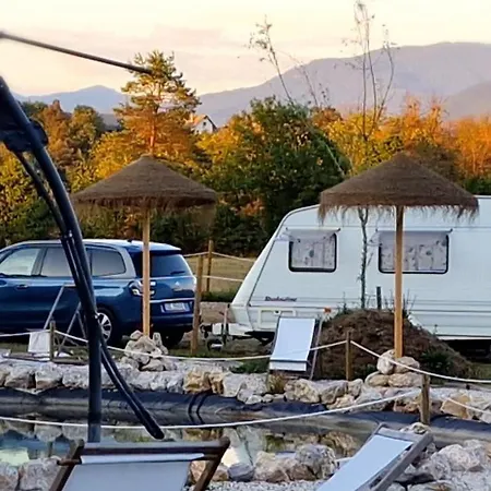 Camp Garden Park-pitches And Tents Kamp alanı