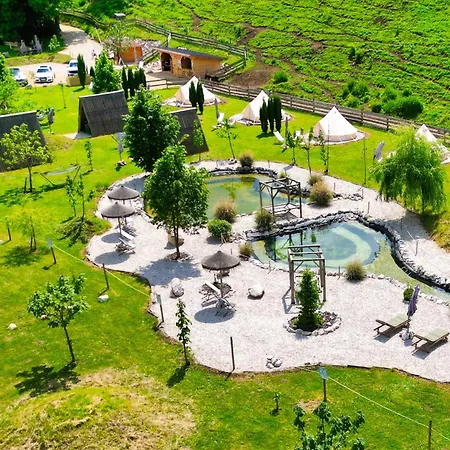 Kamp alanı Camp Garden Park-pitches And Tents Radovljica